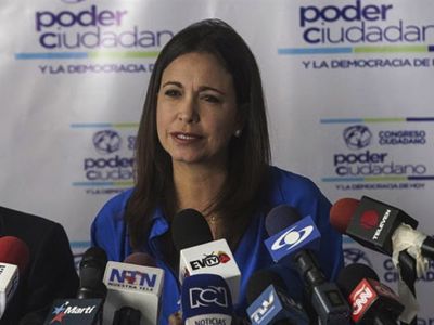 El golpe de Estado pondría en el poder a María Corina Machado. El 26 de enero de 2015, la ex diputada recibía en Caracas a sus principales cómplices extranjeros. 
