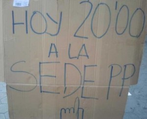 Uno de los carteles que circulan por Twittter como convocatoria para la concentración ante la sede del PP. Uno de los carteles que circulan por Twittter como convocatoria para la concentración ante la sede del PP.