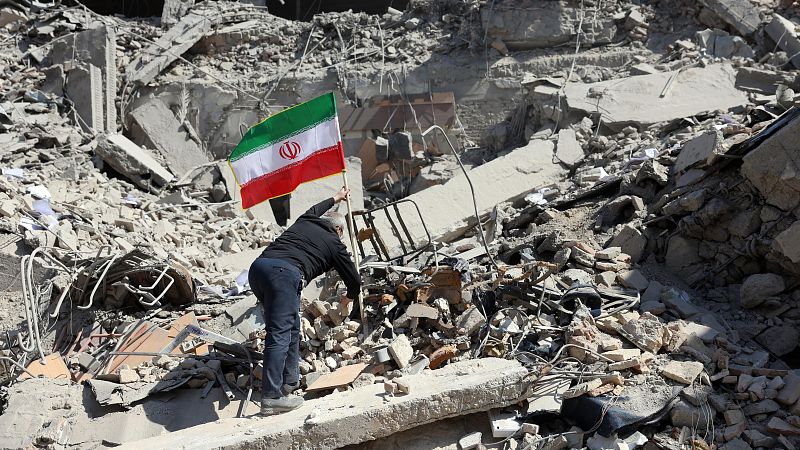 IRÁN HA EVITADO LA TERCERA GUERRA MUNDIAL, dice un ex almirante turco de la OTAN